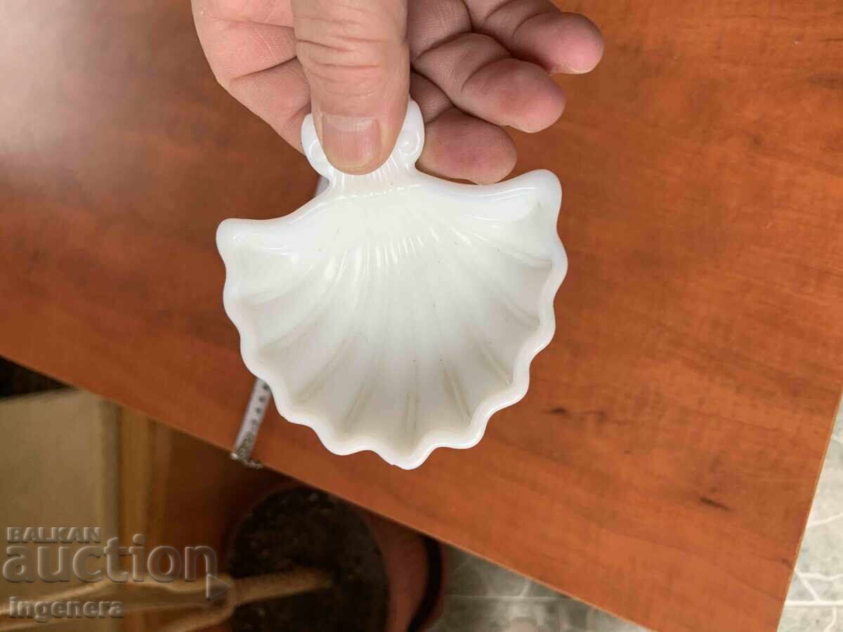 Livrarea VAS PENTRU NUCI NUCIERĂ STICLĂ ALB-LAPTE VAS DE MARCA