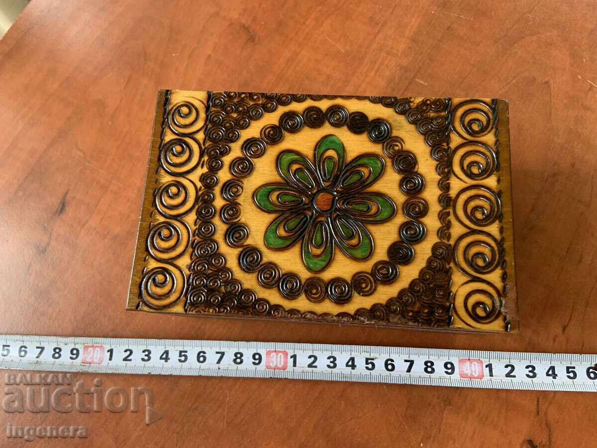 CUTIE LEMN PIROGRAF DESEN ANTICHI DIN SOCA MOSTRA cu preț 29.00 BGN | € 14.83 CUTIE LEMN PIROGRAF DESEN ANTICHI DIN SOCA MOSTRA cu preț 29.00 BGN | € 14.83