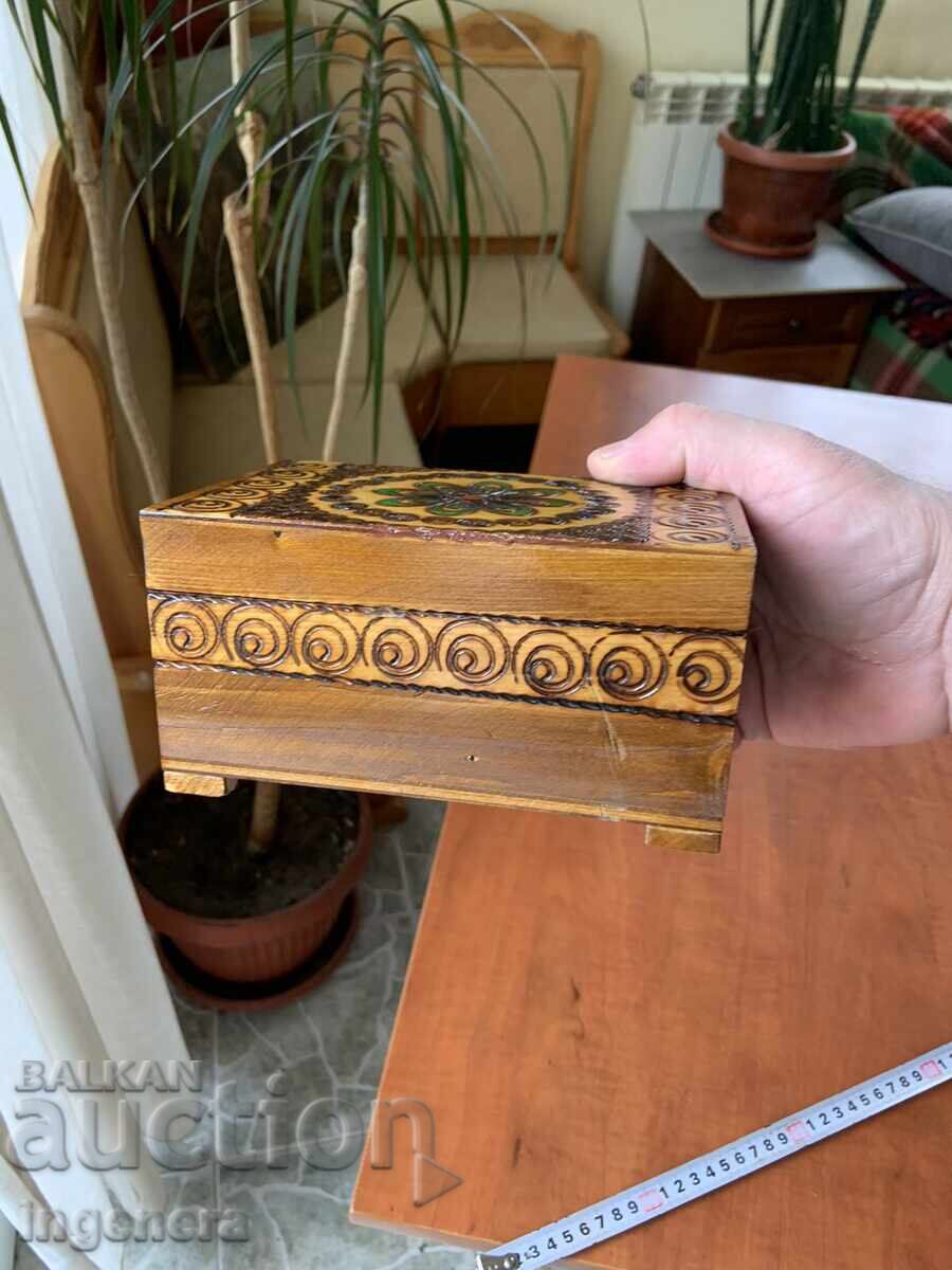 Livrarea CUTIE LEMN PIROGRAF DESEN ANTICHI DIN SOCA MOSTRA Livrarea CUTIE LEMN PIROGRAF DESEN ANTICHI DIN SOCA MOSTRA