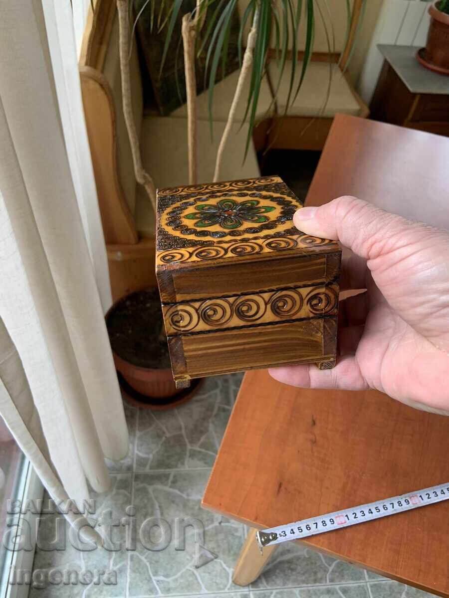 CUTIE LEMN PIROGRAF DESEN ANTICHI DIN SOCA MOSTRA - 6 CUTIE LEMN PIROGRAF DESEN ANTICHI DIN SOCA MOSTRA - 6