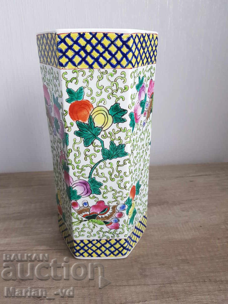 Old Chinese hand-painted vase, 30s with price 90.00 BGN | € 46.02 Old Chinese hand-painted vase, 30s with price 90.00 BGN | € 46.02