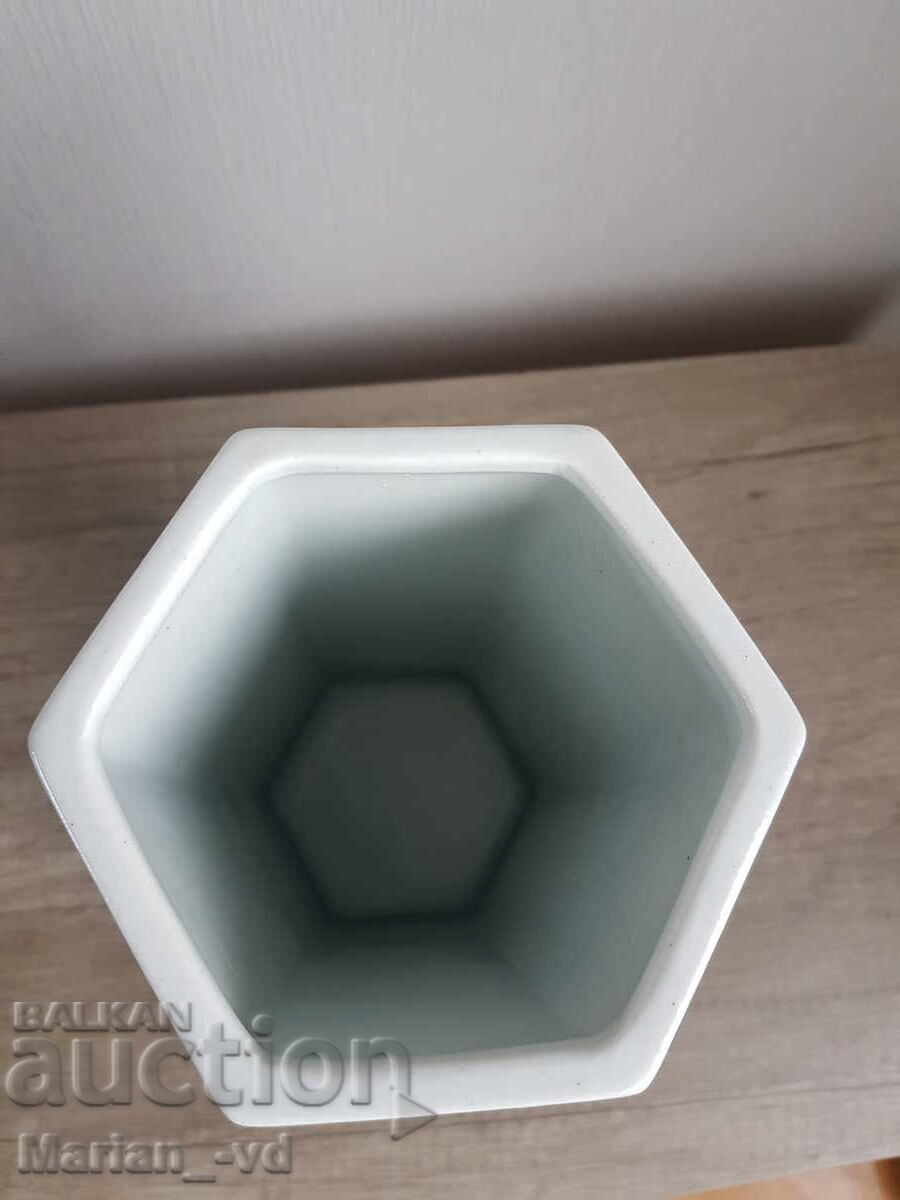 Auction Old Chinese hand-painted vase, 30s Auction Old Chinese hand-painted vase, 30s