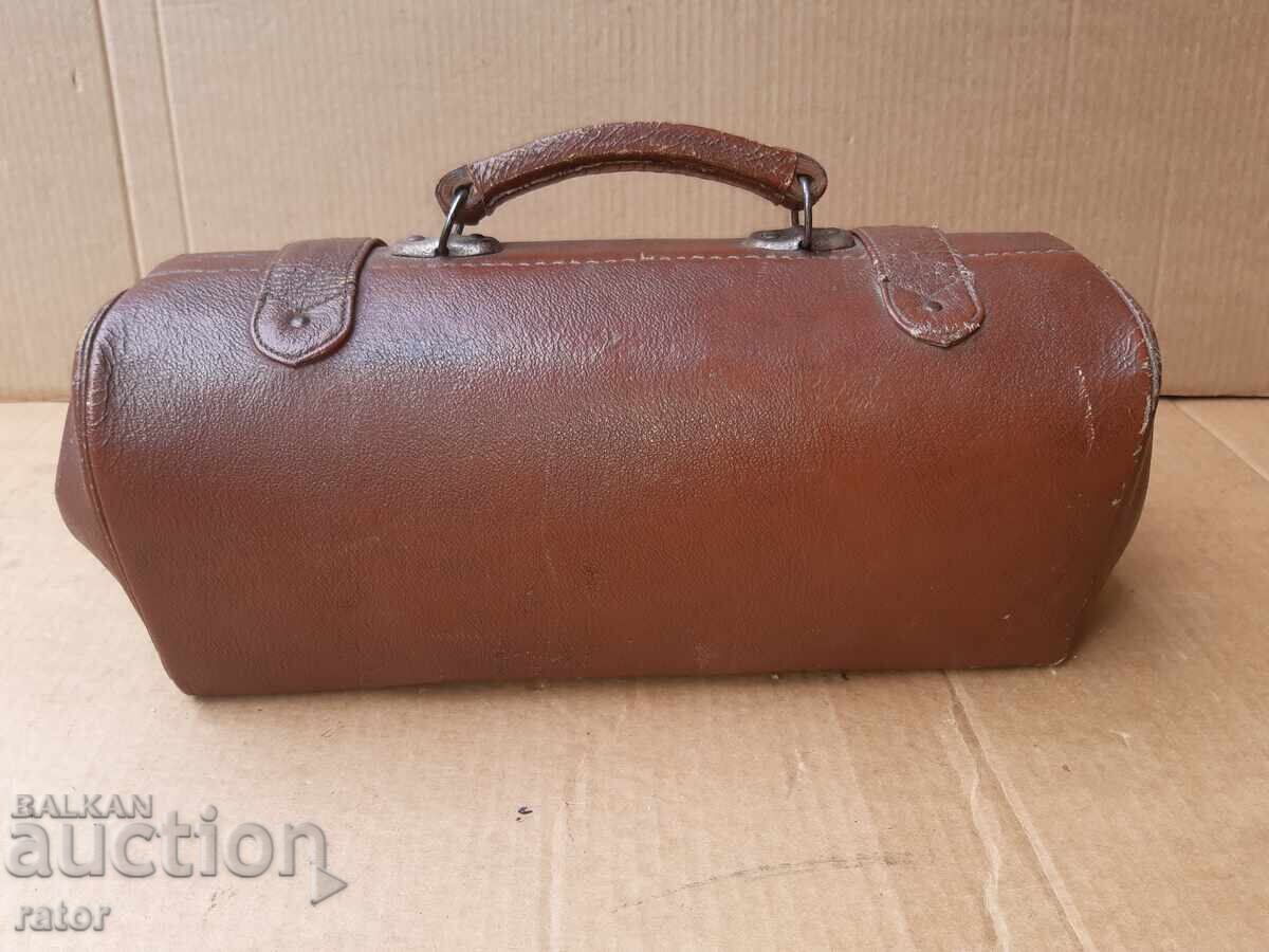 Geantă veche de doctor, din piele cu preț 39.99 BGN | € 20.45