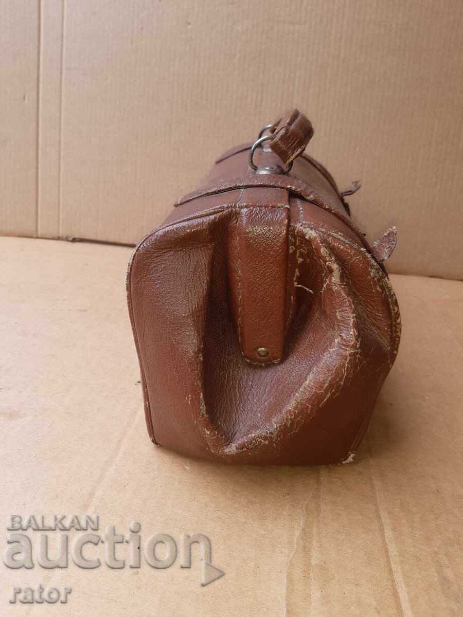 Livrarea Geantă veche de doctor, din piele