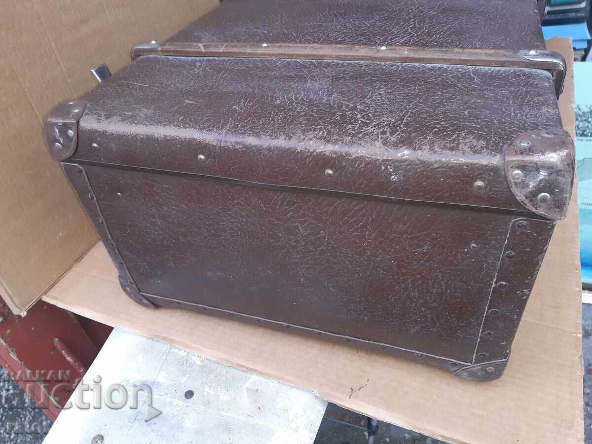 Delivery of Large, old, beautiful suitcase TOURIST - Kingdom of Bulgaria
