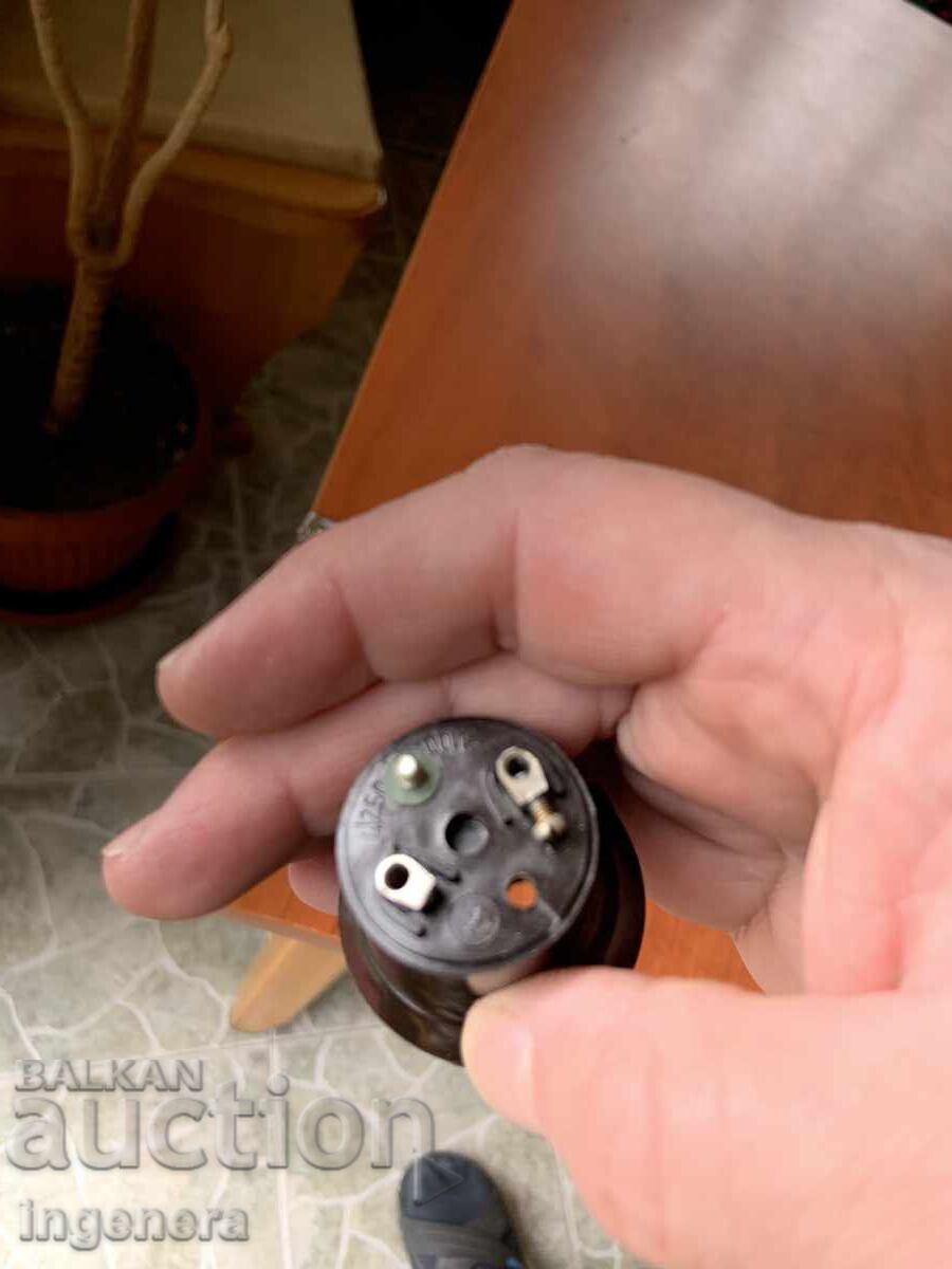 FASUNGĂ VECHE DIN Bachelita cu preț 6.00 BGN | € 3.07