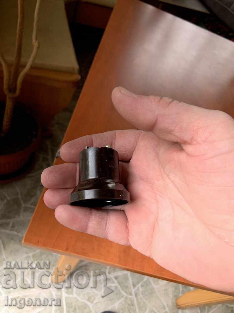 FASUNGĂ VECHE DIN Bachelita