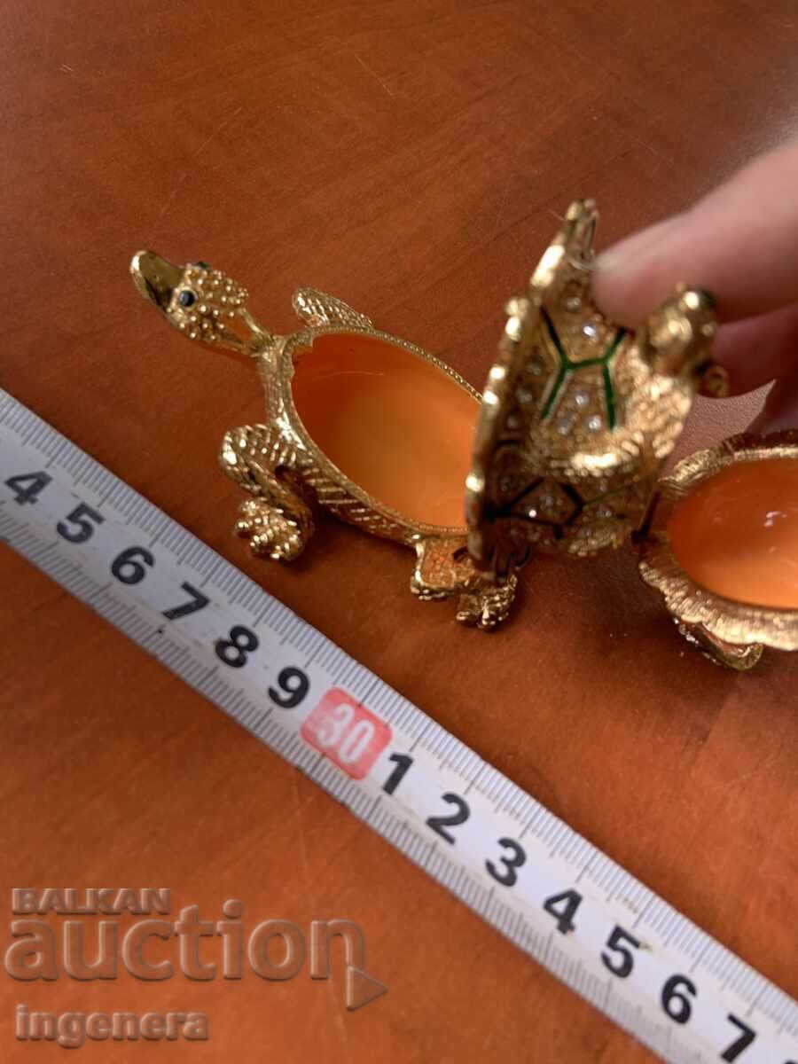 Παράδοση ΣΟΥΒΕΝΙΡ ΚΟΥΤΙ ΚΟΣΤΕΝΟΥΡΚΑ ΤΡΟΪΚΑ ΤΡΙΑ ΕΠΙΠΕΔΑ ΚΑΙΝΟΥΡΓΙΟ ΜΕΤΑΛΛΙΚΟ - 90Χ60MM