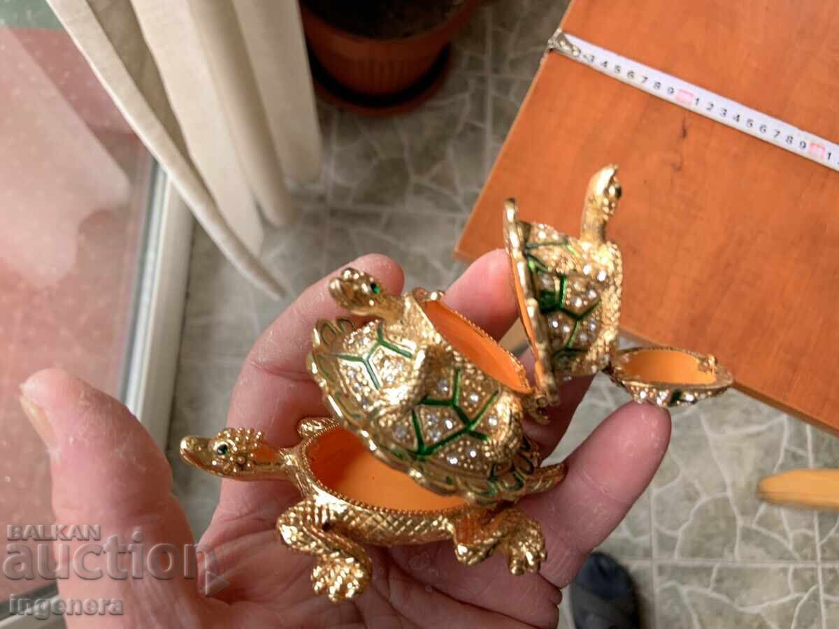 ΣΟΥΒΕΝΙΡ ΚΟΥΤΙ ΚΟΣΤΕΝΟΥΡΚΑ ΤΡΟΪΚΑ ΤΡΙΑ ΕΠΙΠΕΔΑ ΚΑΙΝΟΥΡΓΙΟ ΜΕΤΑΛΛΙΚΟ - 90Χ60MM