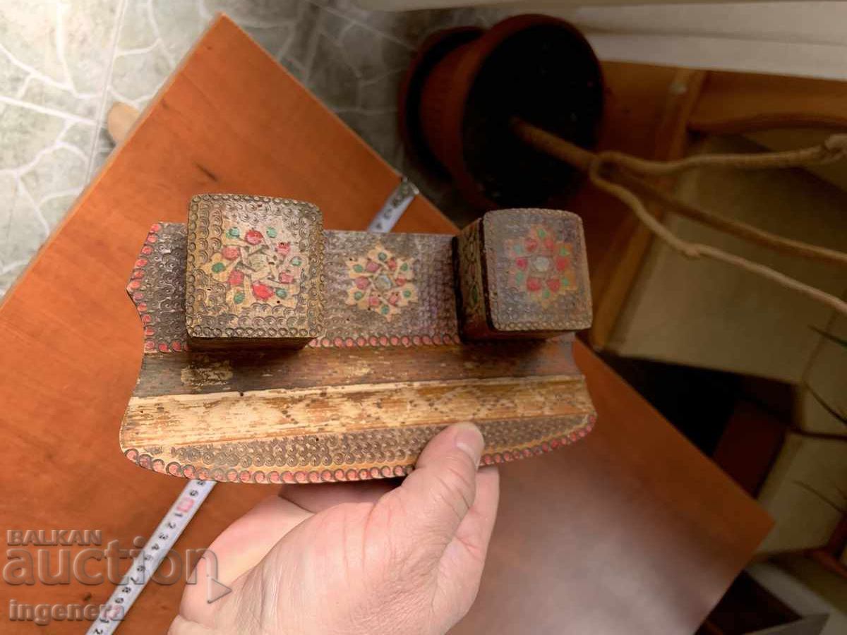 Licitație CALIMAR DIN LEMN PIROGRAFAT VECHI DIN PERIOADA SOCIALISMULUI TIMPURIU