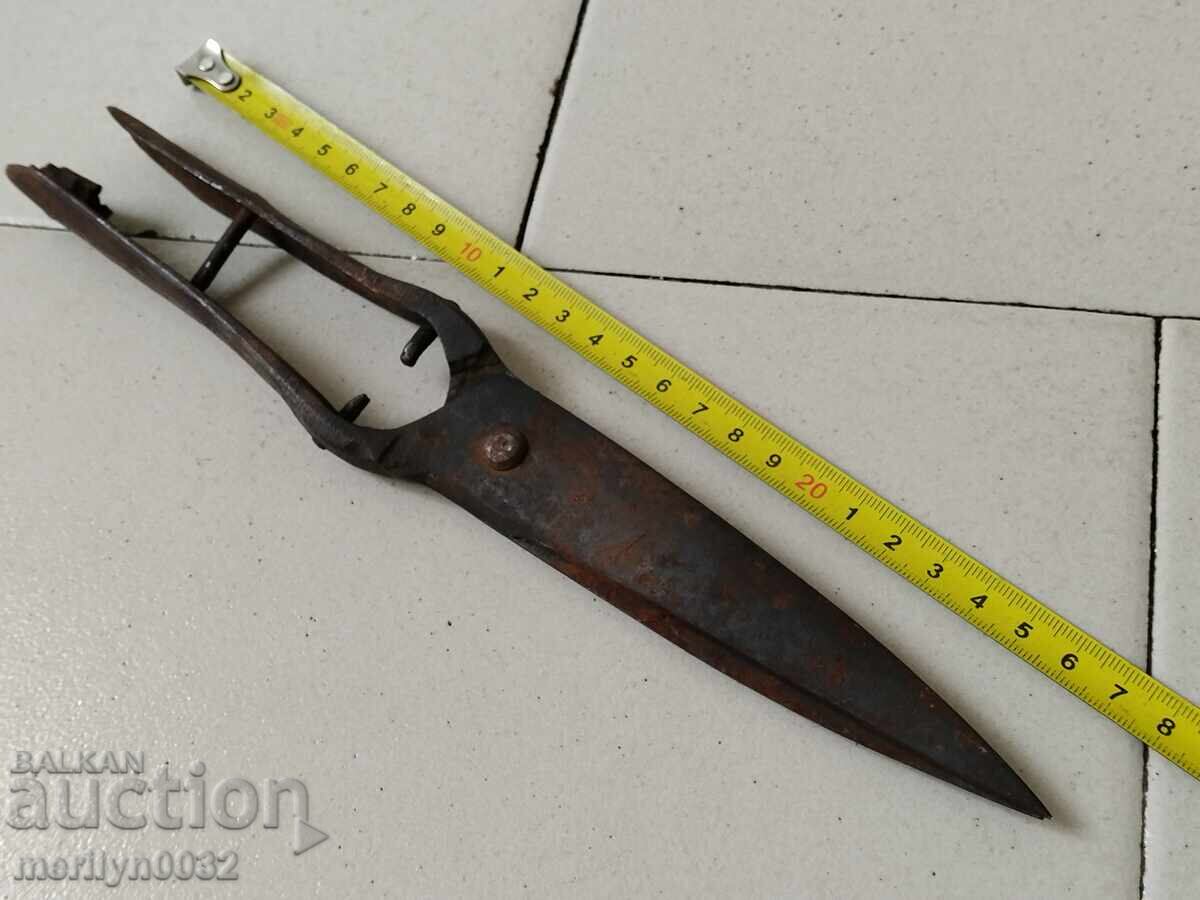 Παλιό σφυρήλατο ψαλίδι, σφυρήλατο σίδερο με τιμή 45.00 BGN | € 23.01