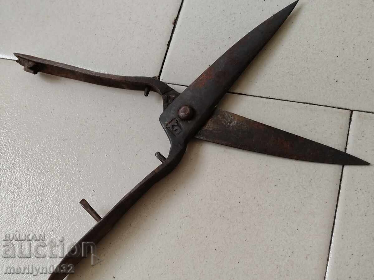 Παράδοση Παλιό σφυρήλατο ψαλίδι, σφυρήλατο σίδερο