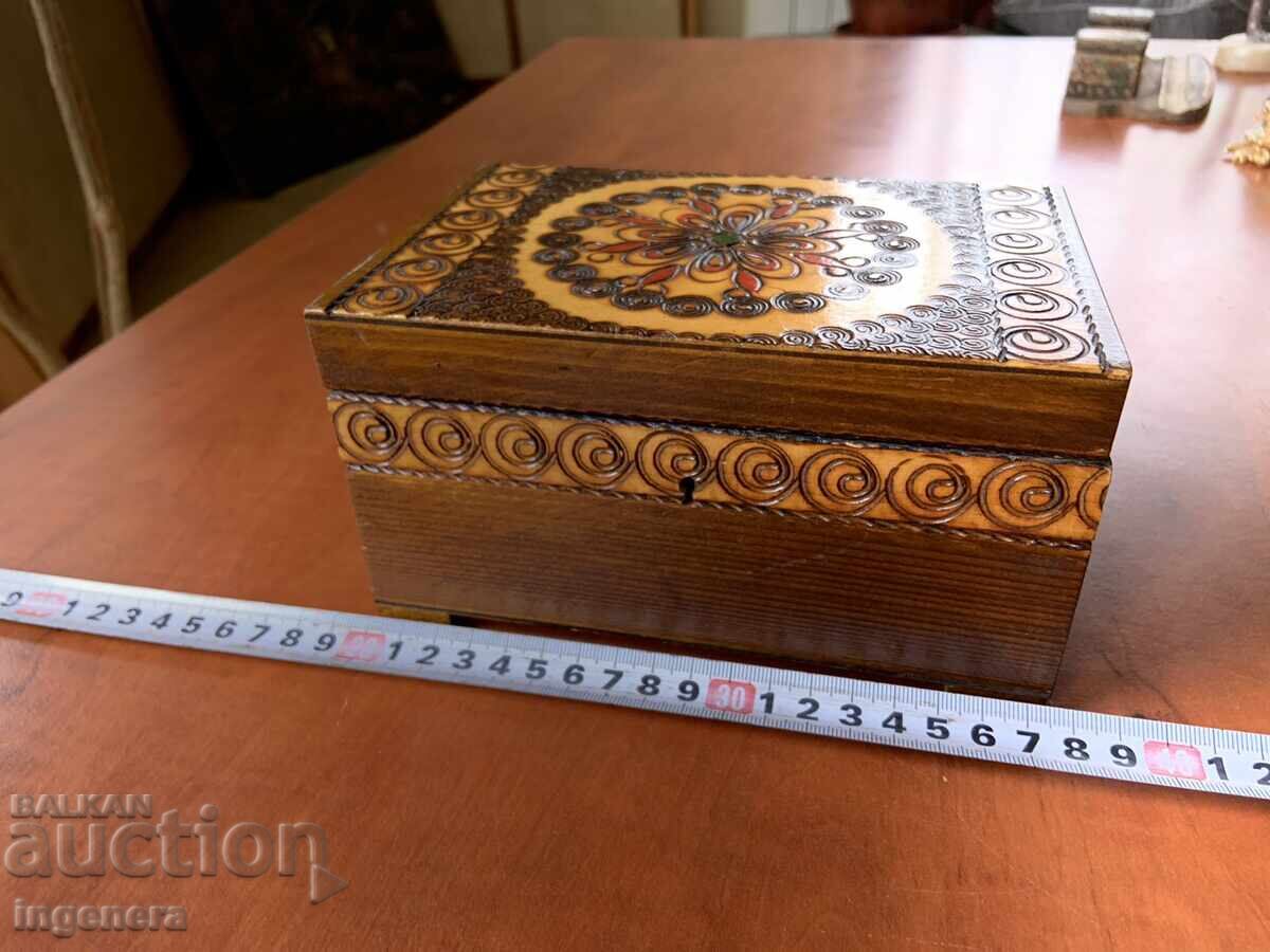 BOX WOOD PYROGRAPH DRAWING ANTIQUE FROM SOCA MOSTRA