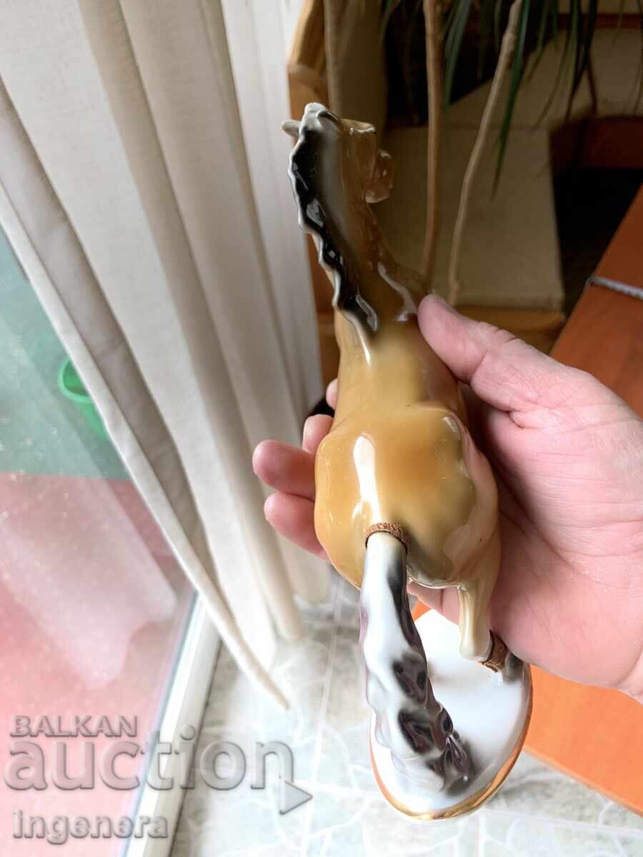 FIGURINĂ DIN PORȚELAN STATUETĂ DE LA PERIOADA SOCIALISTĂ MARCATA - 6