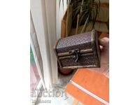 CUTIE DIN LEMN CU CASĂ PENTRU BIJUTERII