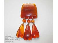 Broșă veche, din perioada socialistă, din chihlimbar natural