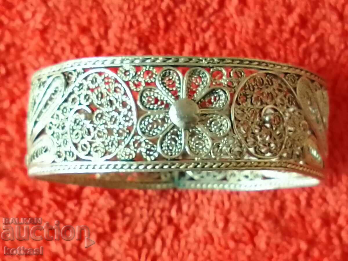 Стара сребърна гривна Филигран с цена 575.50 лв. | € 294.25 Стара сребърна гривна Филигран с цена 575.50 лв. | € 294.25