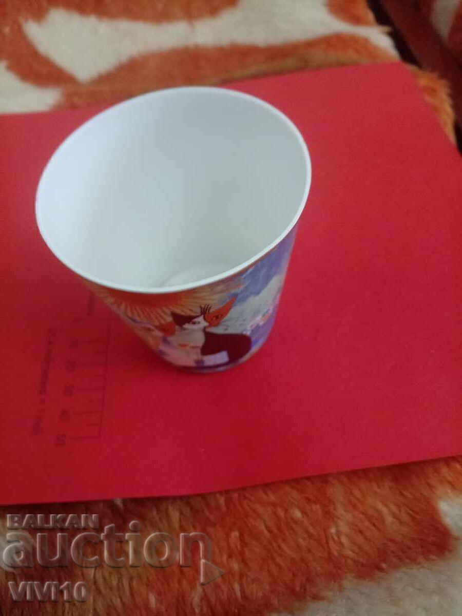 Порцеланова чаша Goebel с цена € 15.00 | 29.34 лв.