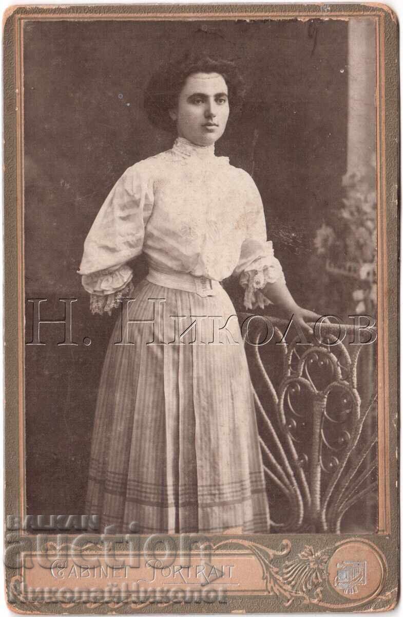 ΠΑΛΙΑ ΦΩΤΟΓΡΑΦΙΑ ΚΑΡΤΟΝ ΓΥΝΑΙΚΑ ΣΕ ΣΤΟΥΝΤΙΟ Δ772