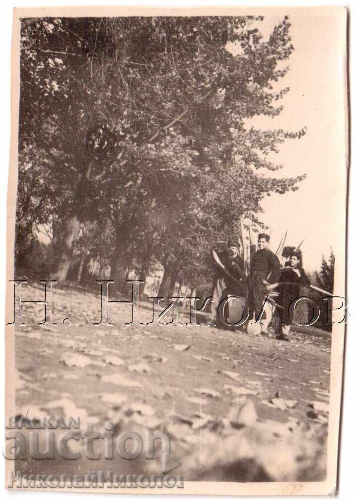 1944 Small Old Photo Vidin Three Friends D775