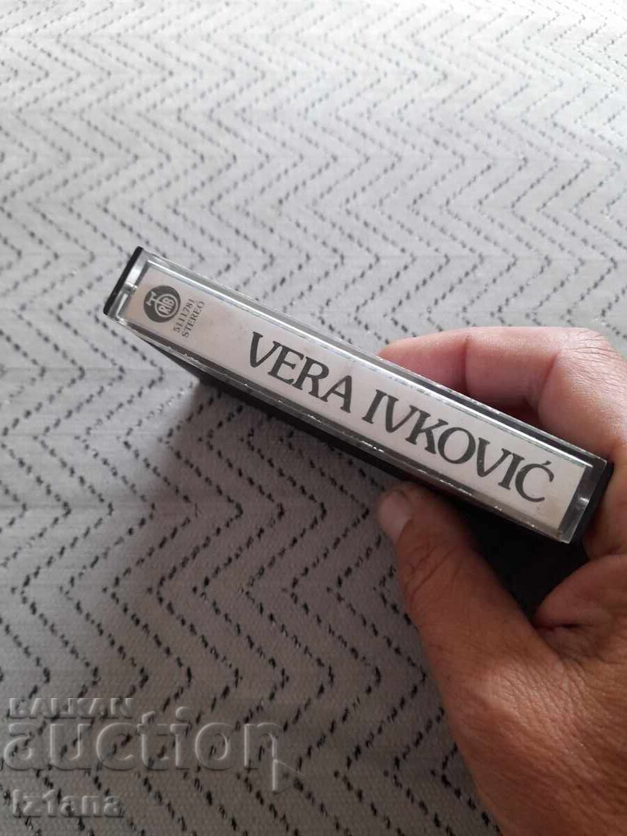 Caseta audio veche, casetă Vera Ivkovic 1982 cu preț 32.00 BGN | € 16.36