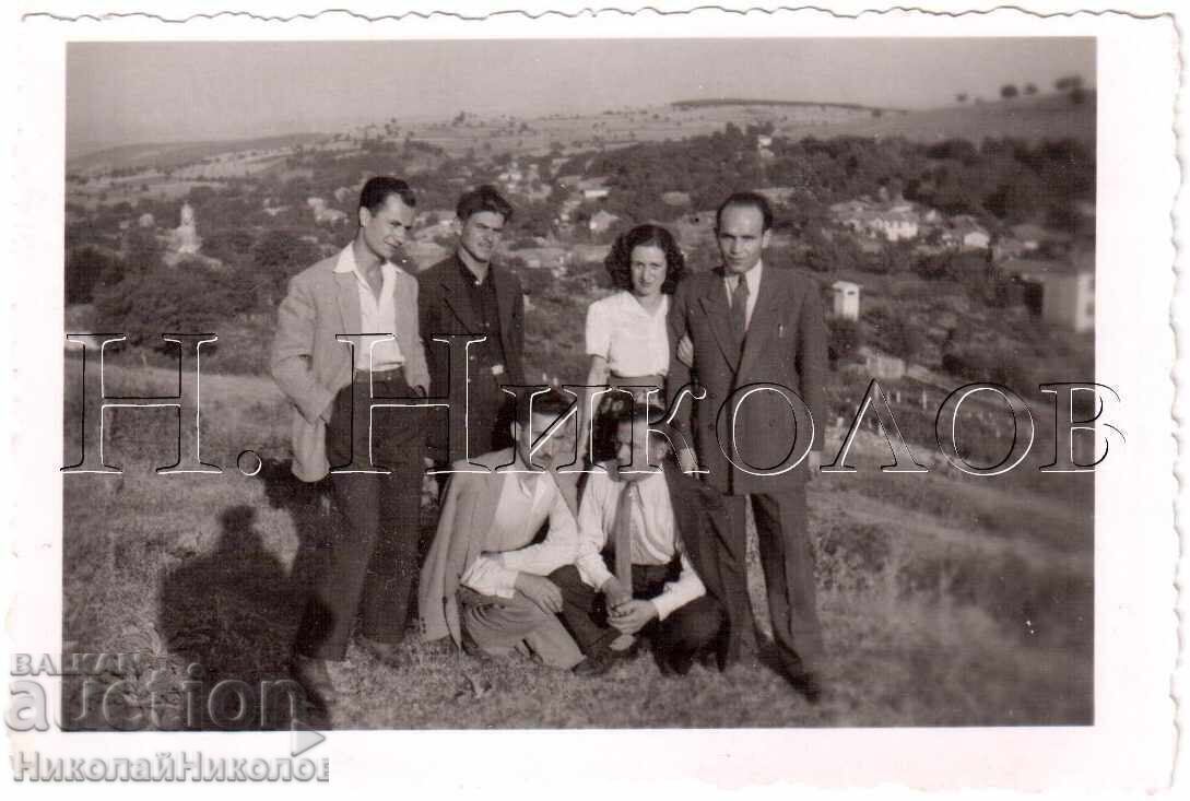 1944 FOTOGRAFIE MICĂ VECHE EXCURSIE LÂNGĂ GORNI TROMBEȘ D778 1944 FOTOGRAFIE MICĂ VECHE EXCURSIE LÂNGĂ GORNI TROMBEȘ D778