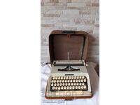 Стара пишеща машина Марица 12 - Made in Bulgaria - 1976г