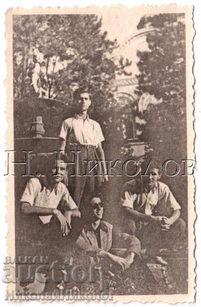 1948 SMALL OLD PHOTO SOFIA SHADRAVAN (FOUNTAIN) IN FRONT OF THE SEMINARY D792 1948 SMALL OLD PHOTO SOFIA SHADRAVAN (FOUNTAIN) IN FRONT OF THE SEMINARY D792