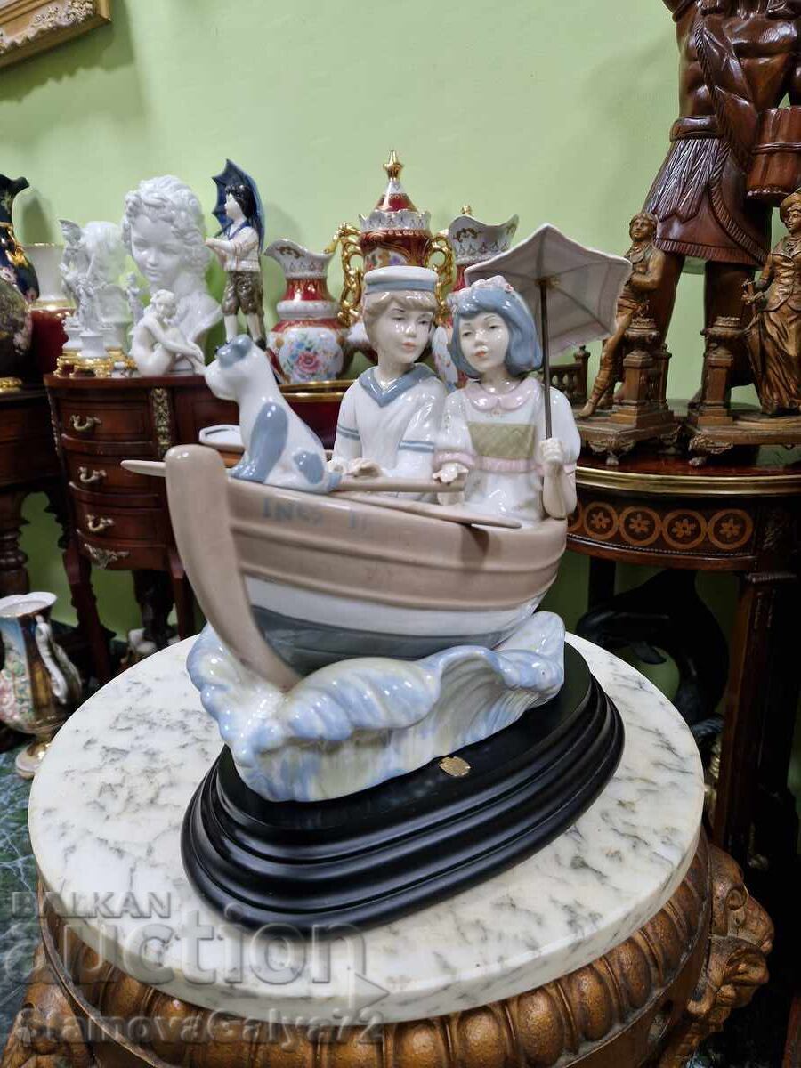 Auction  Large Spanish Porcelain Figure Figurine Composition