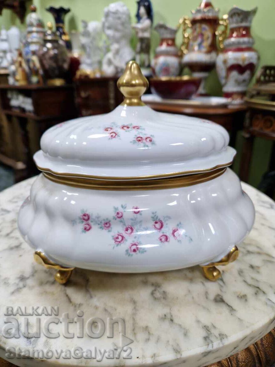 Антикварна немска порцеланова купа с капак Weimar с цена € 65.45 | 128.01 лв.