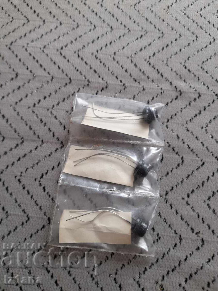 Tranzistori vechi P103, P16, P9A cu preț 16.00 BGN | € 8.18
