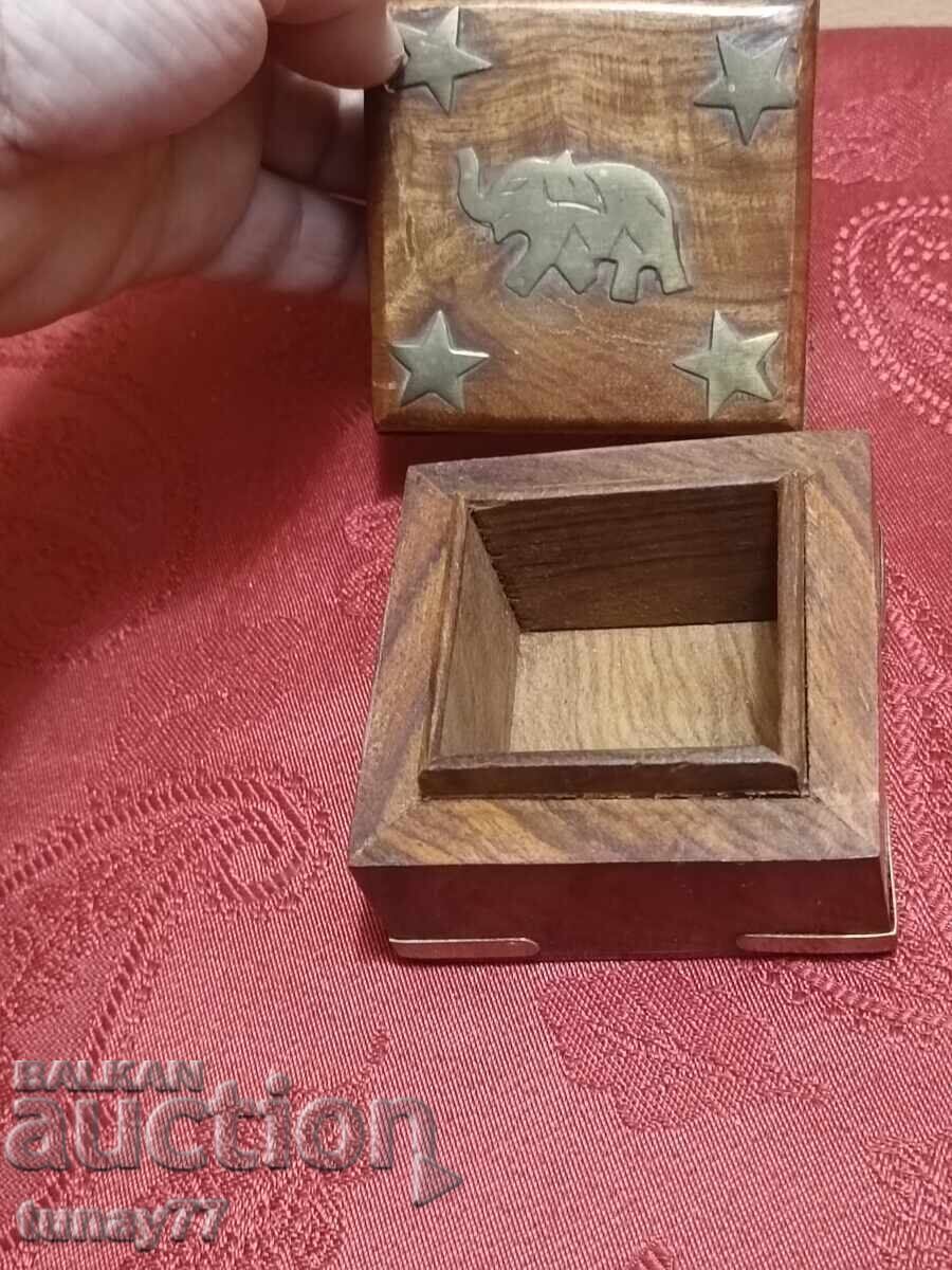 Beautiful massive box with brass fittings Elephants - 6