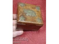 Cutie masivă frumoasă cu accesorii din alamă Elefănți