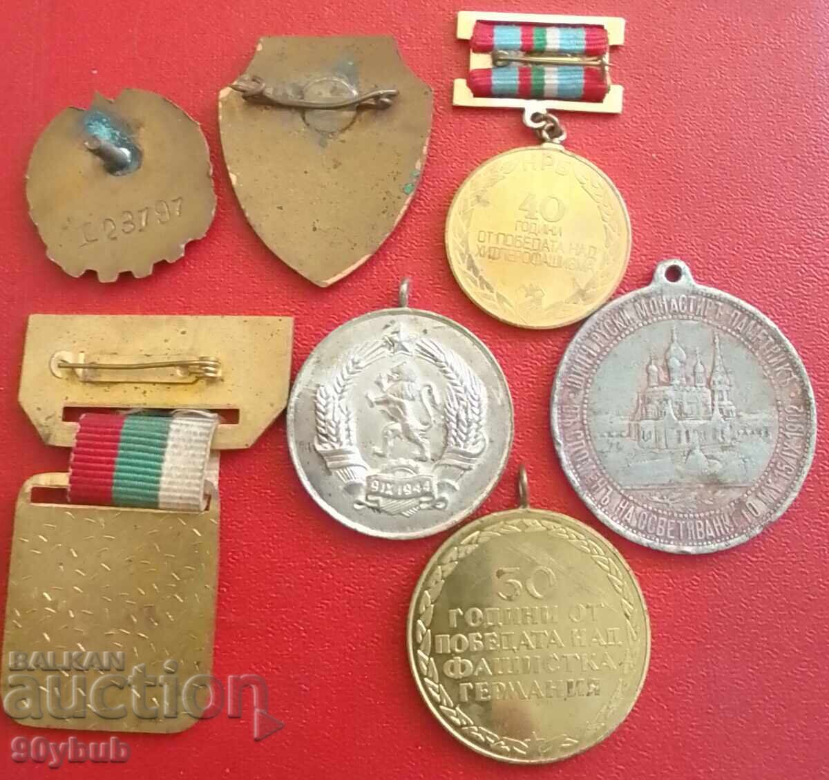 Medalii, ecusoane, lot de 7 + multe altele cu preț 20.00 BGN | € 10.23
