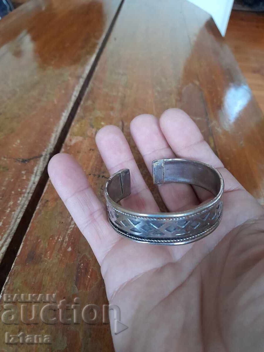 Παλιό βραχιόλι με τιμή 16.00 BGN | € 8.18