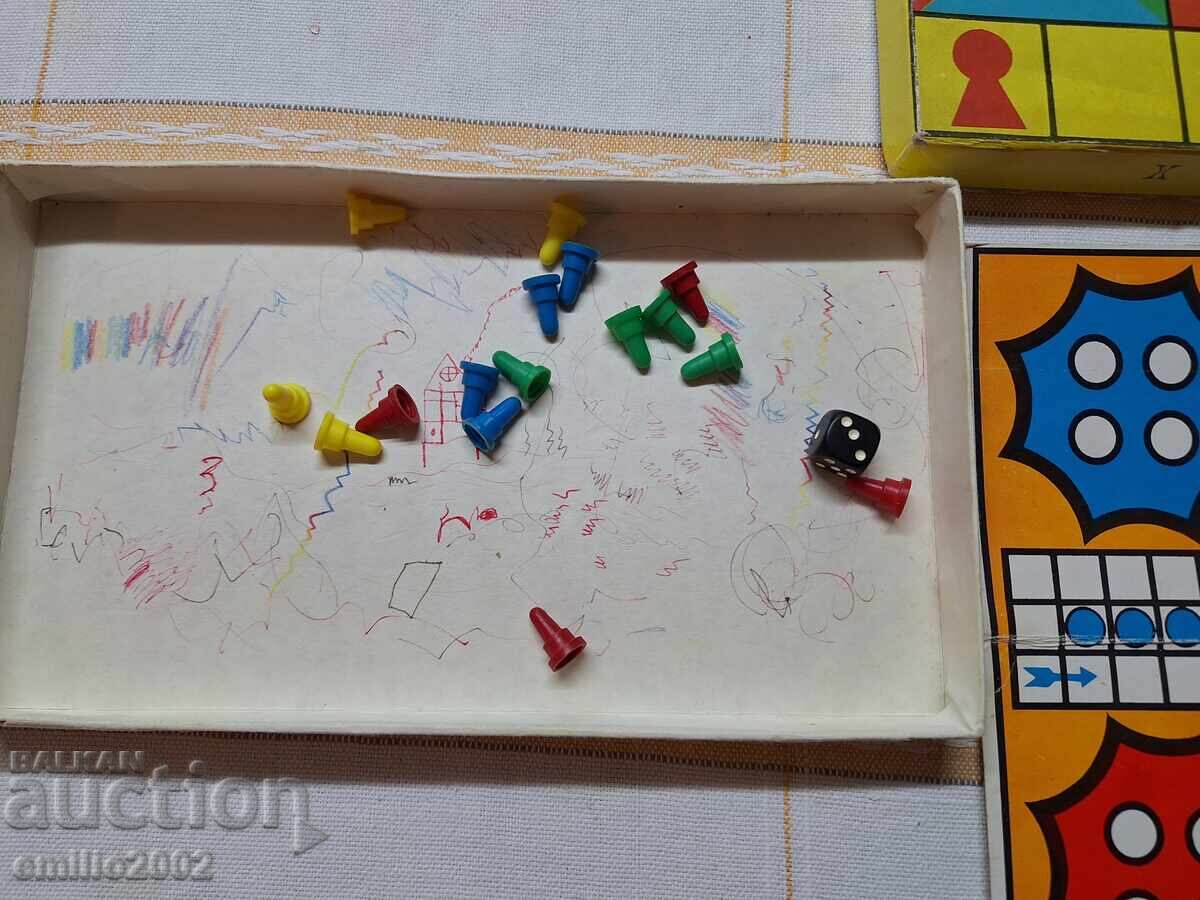 Joc de masă pentru copii retro, din perioada socialistă cu preț 10.00 BGN | € 5.11 Joc de masă pentru copii retro, din perioada socialistă cu preț 10.00 BGN | € 5.11