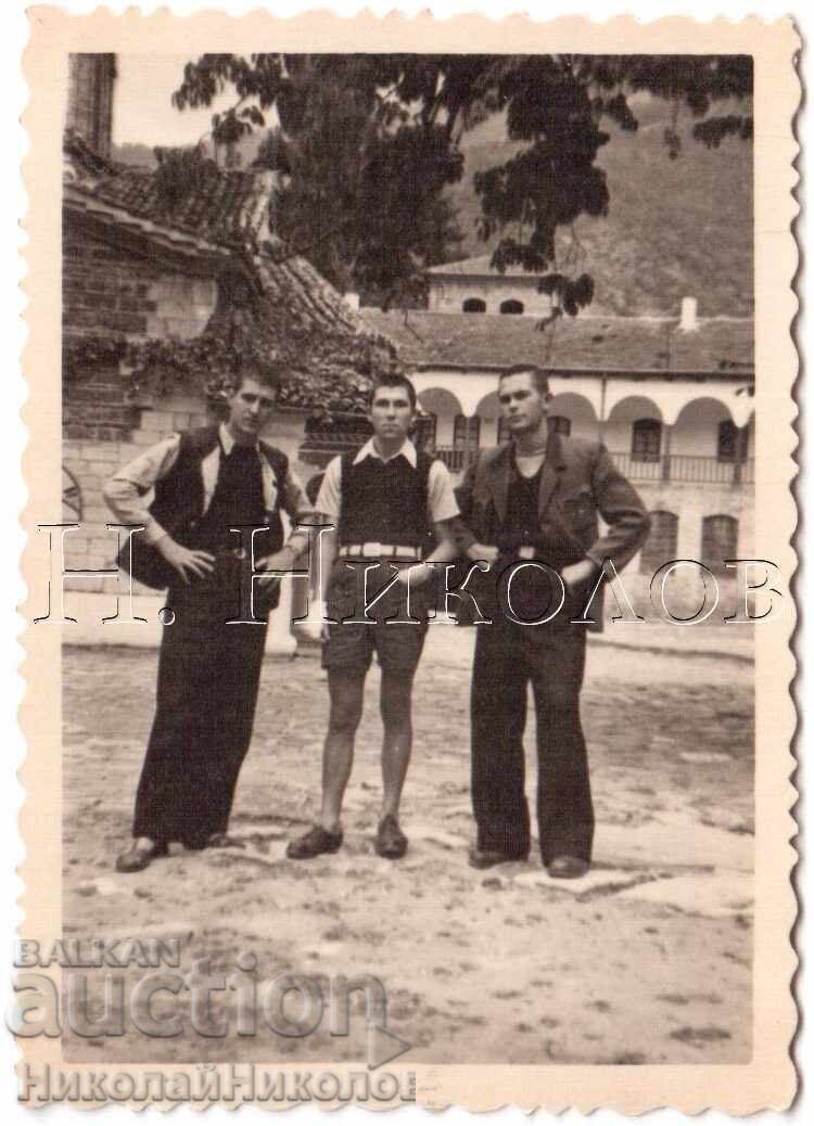 1946 МАЛКА СТАРА СНИМКА БАЧКОВСКИ МАНАСТИР Д800