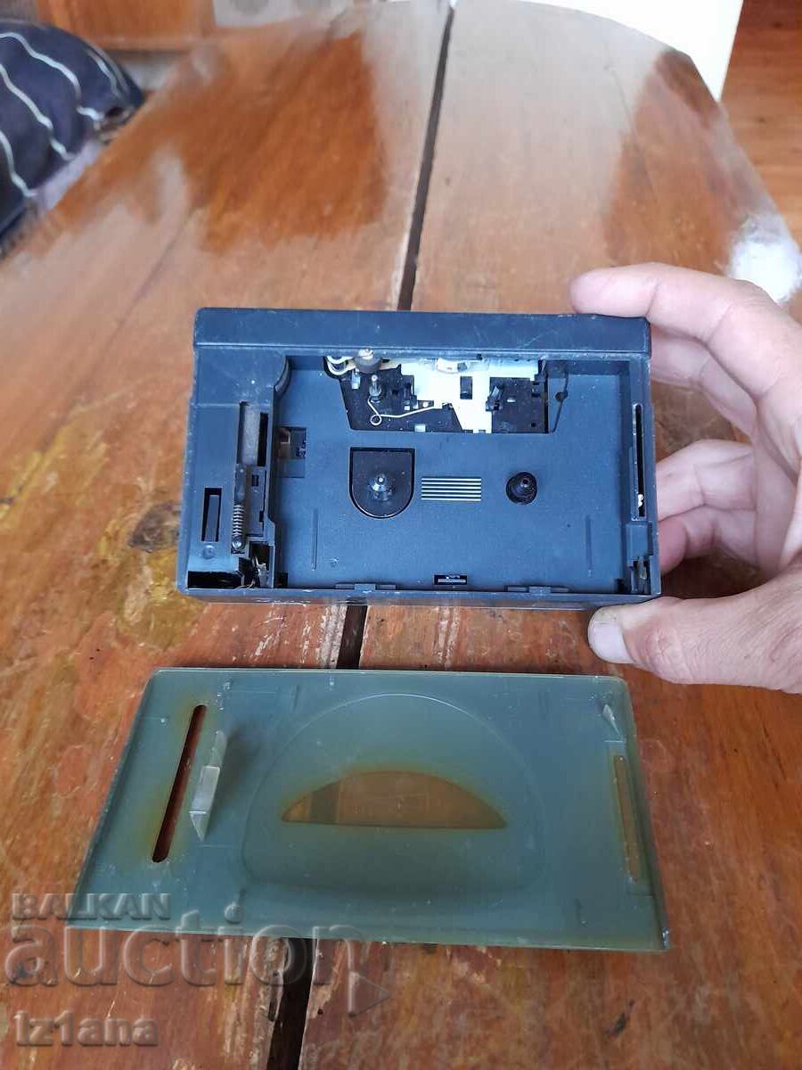 Стар Уокмен,радио Sharp с цена 23.00 лв. | € 11.76