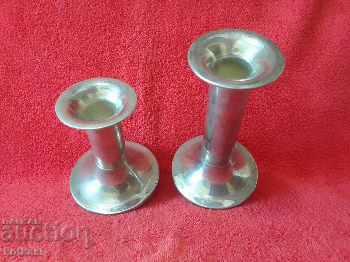 Licitație Lot două bucăți sfeșnice metalice vechi