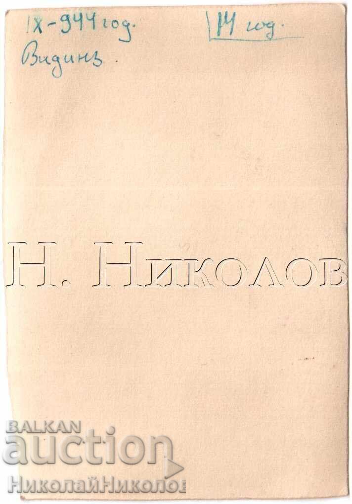 1944 МАЛКА СТАРА СНИМКА ВИДИН ГИМНАЗИСТ Д808 с цена € 1.30 | 2.54 лв. 1944 МАЛКА СТАРА СНИМКА ВИДИН ГИМНАЗИСТ Д808 с цена € 1.30 | 2.54 лв.