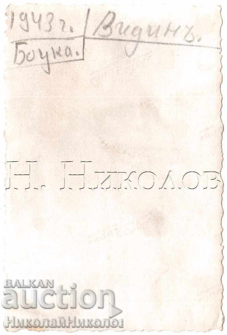 1943 МАЛКА СТАРА СНИМКА ВИДИН УЧЕНИК С КУЧЕНЦЕ Д809 с цена 2.50 лв. | € 1.28