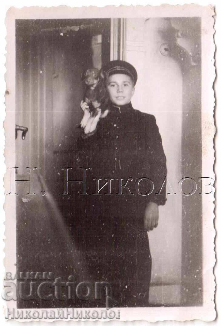 1943 МАЛКА СТАРА СНИМКА ВИДИН УЧЕНИК С КУЧЕНЦЕ Д809