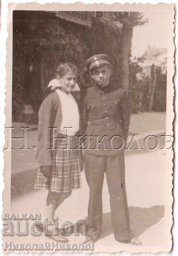 1945 ΜΙΚΡΗ ΠΑΛΙΑ ΦΩΤΟΓΡΑΦΙΑ ΒΙΔΙΝ ΔΙΠΛΑ ΣΤΟ ΕΠΑΡΧΙΑΚΟ ΓΡΑΦΕΙΟ Δ810