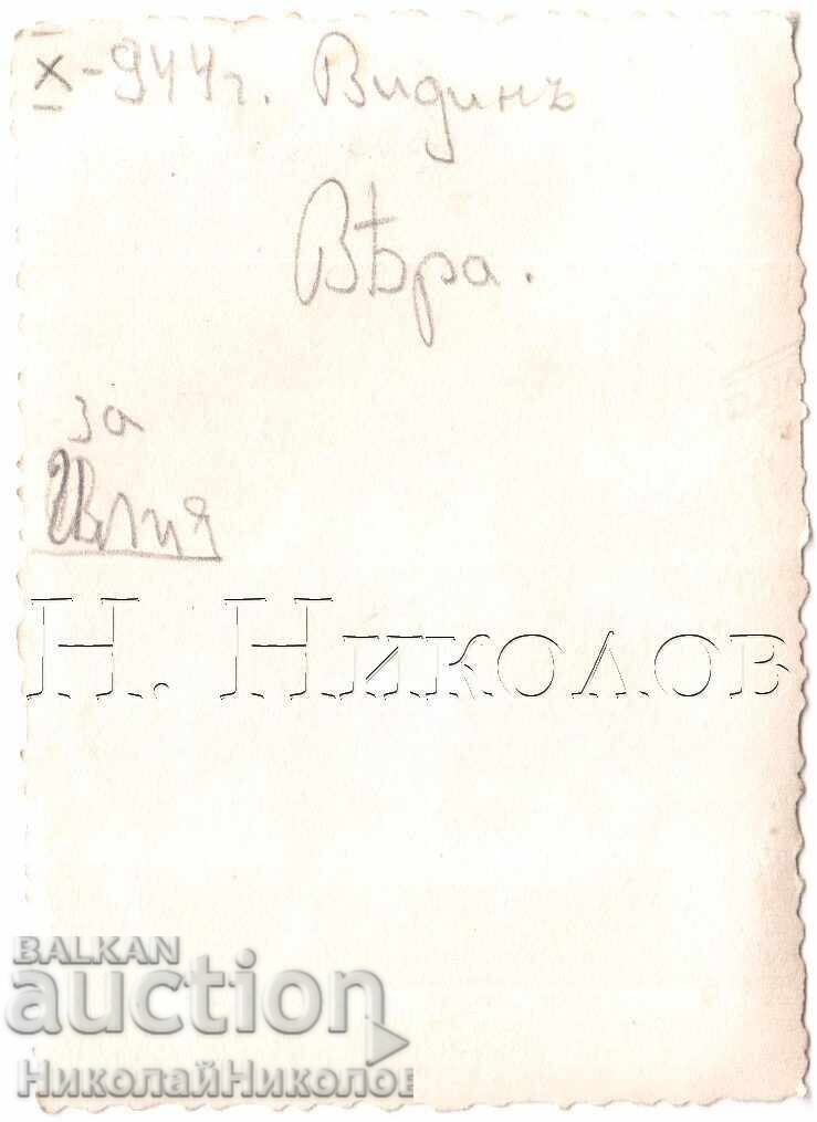 1944 МАЛКА СТАРА СНИМКА ВИДИН МОМИЧЕ ПРЕД ПАМЕТНИК Д811 с цена 2.50 лв. | € 1.28