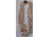 Colier-guler cu cuarț roz și perle