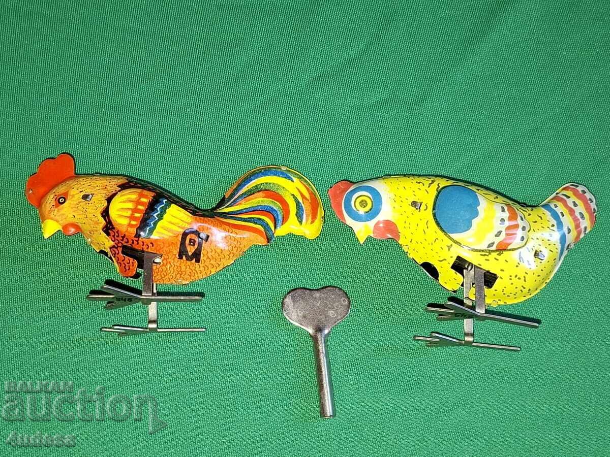 2 стари руски механични ламаринени играчки Петел и Кокошка с цена 105.00 лв. | € 53.69