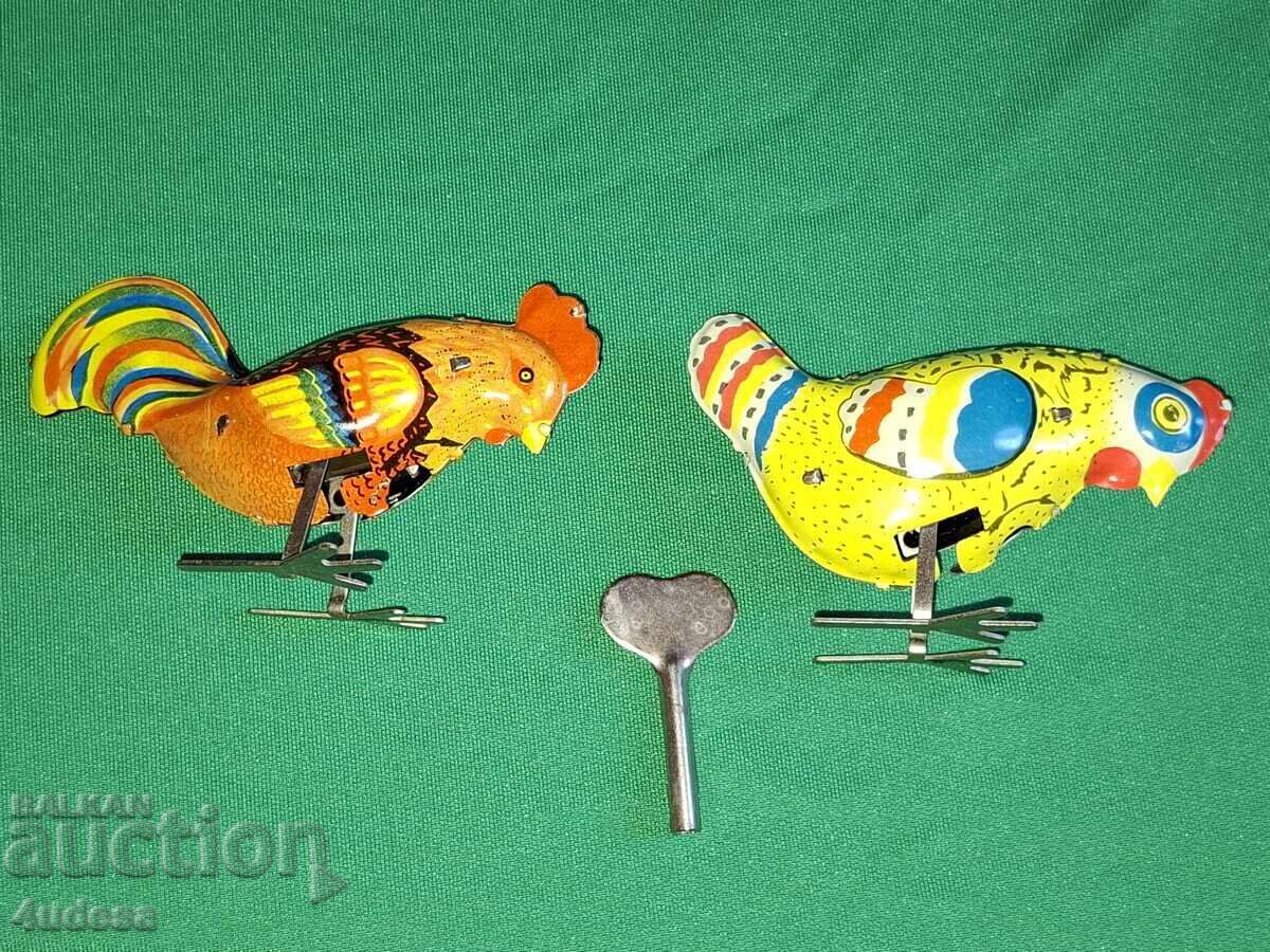 Аукцион 2 стари руски механични ламаринени играчки Петел и Кокошка