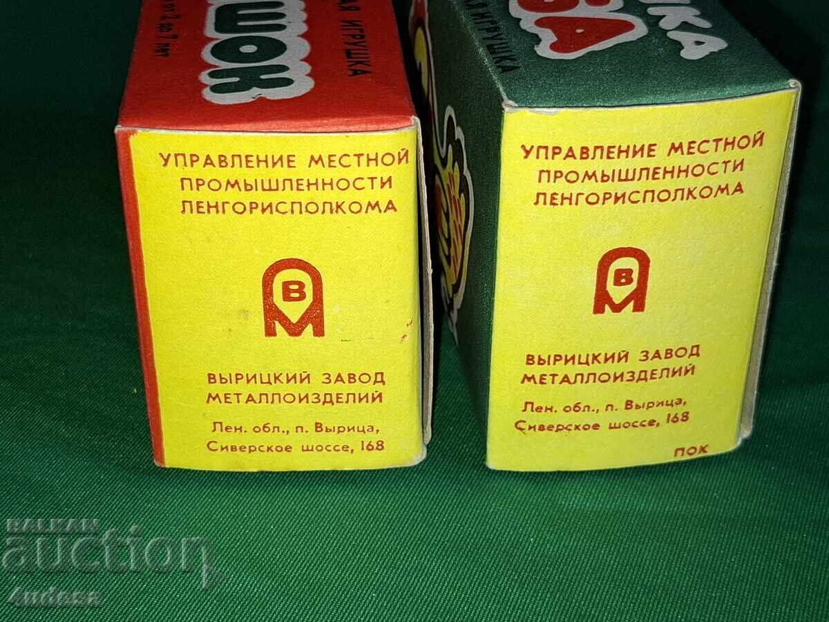 2 стари руски механични ламаринени играчки Петел и Кокошка - 7