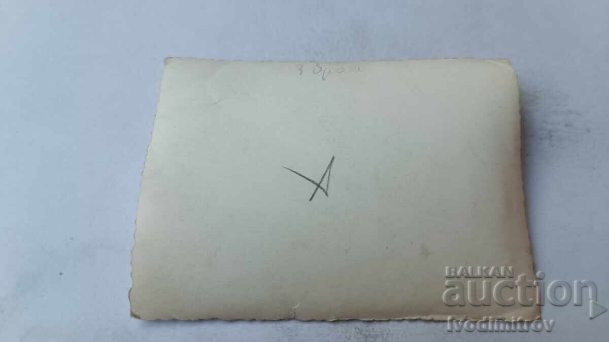 Φωτογραφία Τριών Σερζάντων μπροστά από κινητή ντίζελ γεννήτρια με τιμή 2.65 BGN | € 1.35