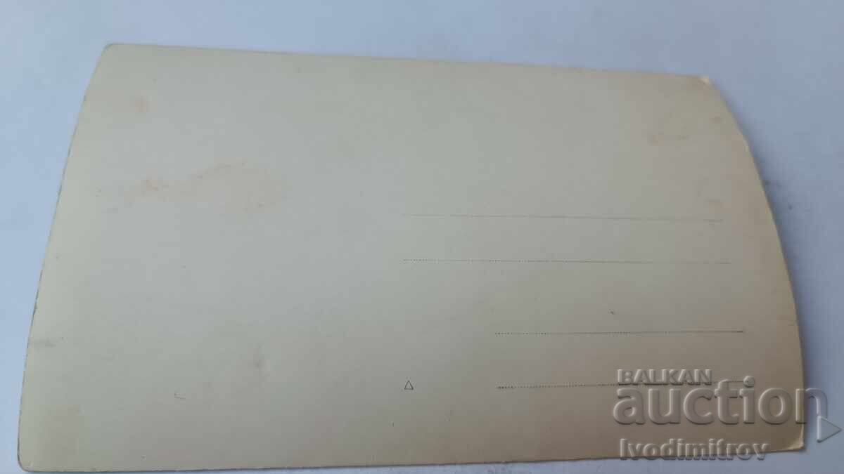 Φωτογραφία Πέντε ανδρών δίπλα σε υδάτινο στοιχείο με τιμή 2.85 BGN | € 1.46 Φωτογραφία Πέντε ανδρών δίπλα σε υδάτινο στοιχείο με τιμή 2.85 BGN | € 1.46